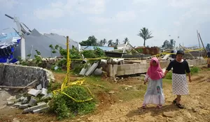 Kesaksian Warga Detik-detik Bangunan Ambruk Tewaskan Dua Orang di Pamijahan Bogor: Langit Gelap, Angin Muter-muter
