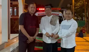 Jalankan Program Kesehatan, Calon Wali Kota Bekasi Tri Adhianto Donasi Ambulans ke Masjid di Mustikajaya