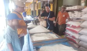 Gegara Bansos, Penjualan Beras di Pasar Cikampek Karawang Turun Drastis, Padahal Harga Sedang Normal