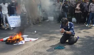 Demo di Depan Gerbang Pemda, Mahasiswa dan Warga Minta Pj Bupati Bogor Angkat Kaki, Ini Tuntutannya