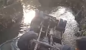 Mobil Tangki Air Nyungsep ke Sungai di Bojonggede, Ini Dugaan Penyebabnya