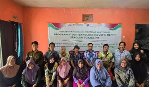 Sekolah Vokasi IPB Berdayakan KWT Ciharashas lewat Pelatihan Tabulampot dan Toga