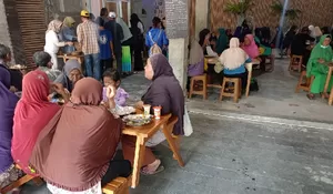 Berkah, Setiap Hari Jumat Om Zein Sediakan Makan Siang Gratis untuk Masyarakat Purwakarta