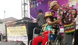 Diserang Stroke Keempat Kali, Pak Tarno Tampil Mengharukan dengan Kursi Roda di Atas Panggung