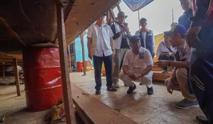 Mengunjungi Pembuatan Kapal Laut di Indramayu, Ilham Habibie Komitmen Dukung Industri Lokal