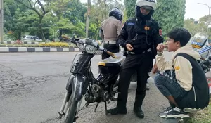  Niat Beli Es Malah Kena Razia Operasi Zebra, Akhirnya Kena Tilang dan Motor Disita Polisi