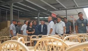 Kunjungan Ilham Habibie ke Sentra Rotan Cirebon, Dorong Ekspor Produk Olahan