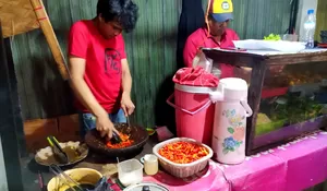 Ayam Geprek Gadog: Sensasi Pedas Dahsyat di Gerbang Puncak yang Bikin Ketagihan