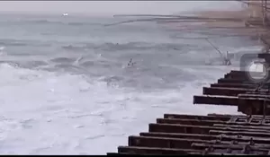 Dermaga Pasir Besi Tegalbuleud Sukabumi Runtuh, Empat Nelayan Terjatuh ke Laut, Tiga Belum Ditemukan