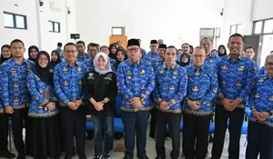 Roadshow Kewilayahan, Pj Wali Kota Sukabumi Ajak Pegawai Kecamatan Cikole Sukseskan Pilkada Serentak