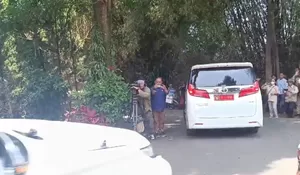 Mobil Prabowo Tinggalkan Kediaman Hambalang saat Pembekalan Calon Wamen