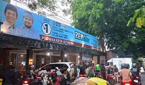 Posko Pemenangan Calon Bupati Purwakarta Om Zein Dipenuhi Bobotoh Persib Bandung