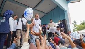 Ilham Habibie Kunjungi Pasar Rakyat Desa Cinta Garut, Soroti Turunya Daya Beli Masyarakat