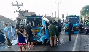 Truk Seruduk Angkot di Jalur Sukabumi Cianjur, Satu Penumpang Tewas