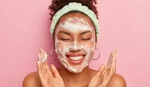 Bikin Wajah Fresh dan Cerah, Face Wash dengan Kandungan Niacinamide untuk Mengatasi Kulit Kusam