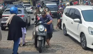 Perlintasan Kereta Api Cikampek Memprihatinkan, Kondisinya Rusak dan Kerap Telan Korban
