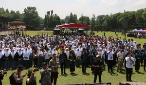Kompak! Ribuan Pelajar Asal Kabupaten dan Kota Sukabumi Ikuti Deklarasi Anti Narkoba