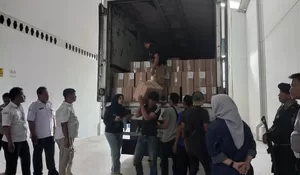 Dikawal Ketat Aparat, Surat Suara Pilkada 2024 Tiba di Gudang KPU Kota Sukabumi