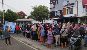 Bazar Murah Kartu Keren Diserbu Warga Rawalumbu, Program Paslon Ridho Tuai Dukungan