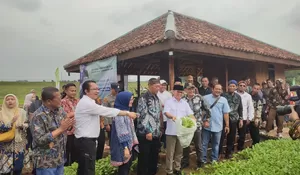 Mentri Desa dan Pembangunan Daerah Tertinggal Kunjungi Desa Kamojing di Kecamatan Cikampek