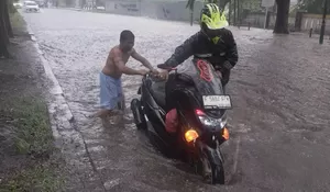 Hujan Deras 30 Menit, Jalan di Palabuhanratu Sukabumi Terendam Banjir