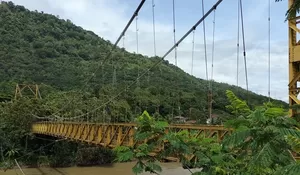 Punya Potensi Wisata, Dua Politisi PKB Kagumi Jembatan Kuning Bagbagan Sukabumi