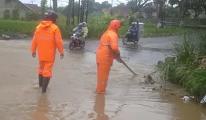 Ancaman Banjir Limpasan Masih Mengintai, Pj Wali Kota Sukabumi Tugaskan Dinas Tertibkan Bangunan yang Tutup Saluran Irigasi