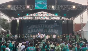 Ribuan Warga Meriahkan Kampanye Akbar Festival Salam 5 Jari Dokter Rayendra-Eka Maulana
