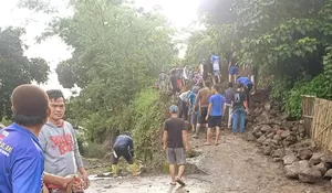 Tebing Setinggi 25 Meter Longsor di Mekarasih Sukabumi, Akses Jalan Sempat Tertutup