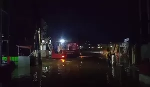 Tanggul Jebol di Tangerang, Ratusan Rumah Terendam Banjir Hingga 1 Meter!