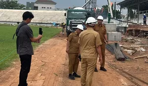 Marah Besar saat Sidak Proyek Stadion Singaperbangsa, Bupati Karawang Aep Syaepuloh Semprot Kontraktor