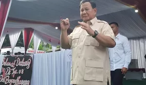 Momen Prabowo Nyoblos Pilkada 2024 di TPS 08, Bilang Rahasia saat Ditanya Pilih Siapa