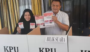 Calon Bupati Bogor Rudy Susmanto Nyoblos di TPS 03, Sang Istri Sempat Menitikan Air Mata