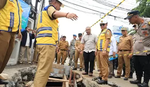 Pj Wali Kota Bekasi Tinjau Proses Perbaikan Drainase serta Crossing Jalan di Wilayah Jatisampurna dan Jatiasih