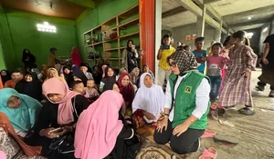 Datangi Lokasi Bencana Pergerakan Tanah Palabuhanratu, Anggota DPRD Kabupaten Sukabumi Dilla Nurdian Bawa Bantuan Logistik