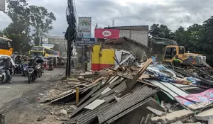 Alat Berat Bongkar Lapak di Simpang CCM, Ini Tujuannya