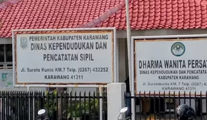 Selain Jarak yang Jauh, Warga Karawang Sebut Urus Administrasi Kependudukan di Disdukcapil Ribet!