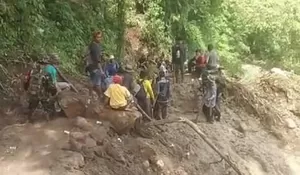 Dua Pekan Warga Terisolasi! Akses ke Ciangkrek Sukabumi Masih Lumpuh Akibat Bencana Longsor