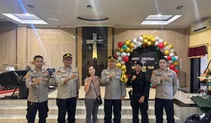 Jelang Perayaan Natal dan Tahun Baru, Tim Jibom Brimob Polda Jabar Lakukan Sterilisasi Gereja di Palabuhanratu Sukabumi