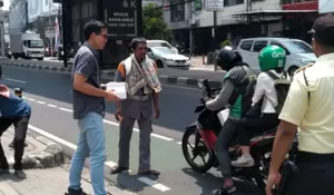 Wujud Nyata Melayani Dengan Sepenuh Hati, BRI KC Fatmawati Rutin Berbagi Makan Siang Gratis