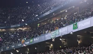 Tradisi Unik Suporter Real Betis! Melempar Boneka pada Matchday Kandang Terakhir di Bulan Desember 