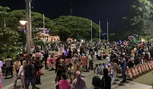 Rayakan Malam Pergantian Tahun Baru 2025, Ribuan Orang Tumpah Ruah di Alun-alun Kota Bogor