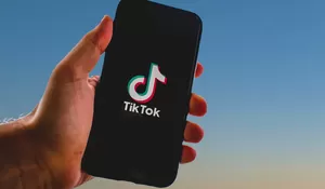 Sampai Kapan Fitur TikTok Live Diblokir? Konten Kreator dan UMKM Indonesia Meradang