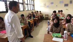 Cek Program MBG di Kota Sukabumi, Pj Gubernur Jabar : Saya Lihat Anak-anak Senang