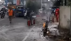 Motor Pedagang Ikan Terbakar Misterius di Depan SPBU Palabuhanratu Sukabumi