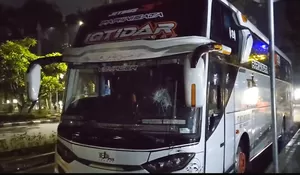 Bentrok Suporter Persita vs PSIS di Tol Jagorawi: 4 Orang Jadi Korban, Dua Bus Rusak