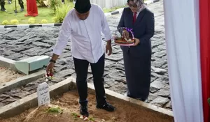 Diiringi Upacara Militer, Pemindahan Makam Orang Tua Bupati Bogor Terpilih Rudy Susmanto Berlangsung Khidmat