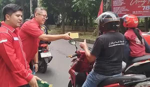 Peringati Ulang Tahun Megawati Soekarnoputri, PDI Perjuangan Kota Bogor Bagi-bagi Makanan ke Warga