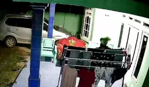 Pria Berjaket Ojol Maling Celana Dalam, Panik saat Terekam CCTV