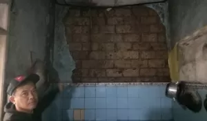 Proyek Pembangunan Jembatan Kaca Bendungan Sukamahi Rusak Rumah Warga